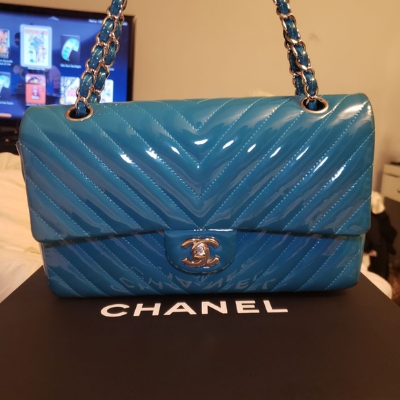 BLUE CHANEL CHEVRON PATTEN LEATHER MEDIUM BAG - Picture 2 of 4